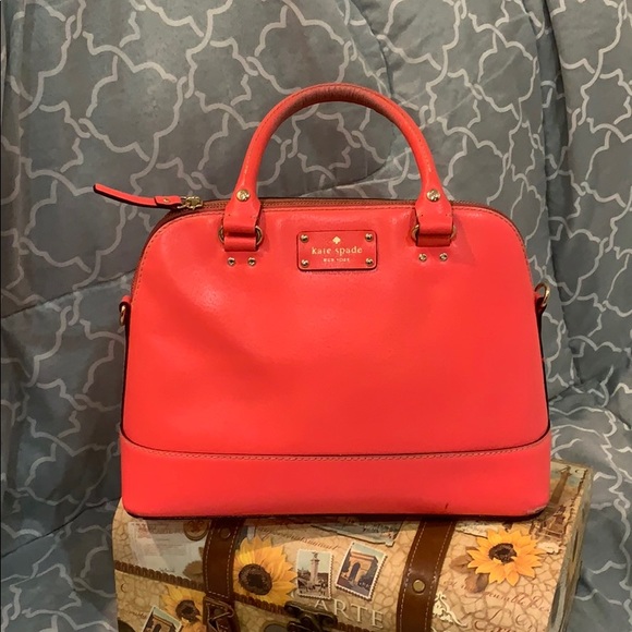 Purse with matching wallet a lil wear on handles - Picture 2 of 6